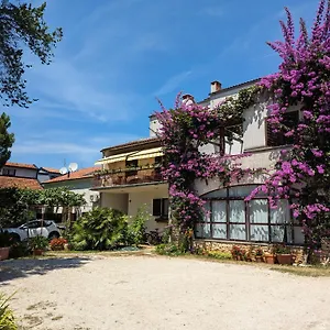 https://apartments-maller.in-istria.net